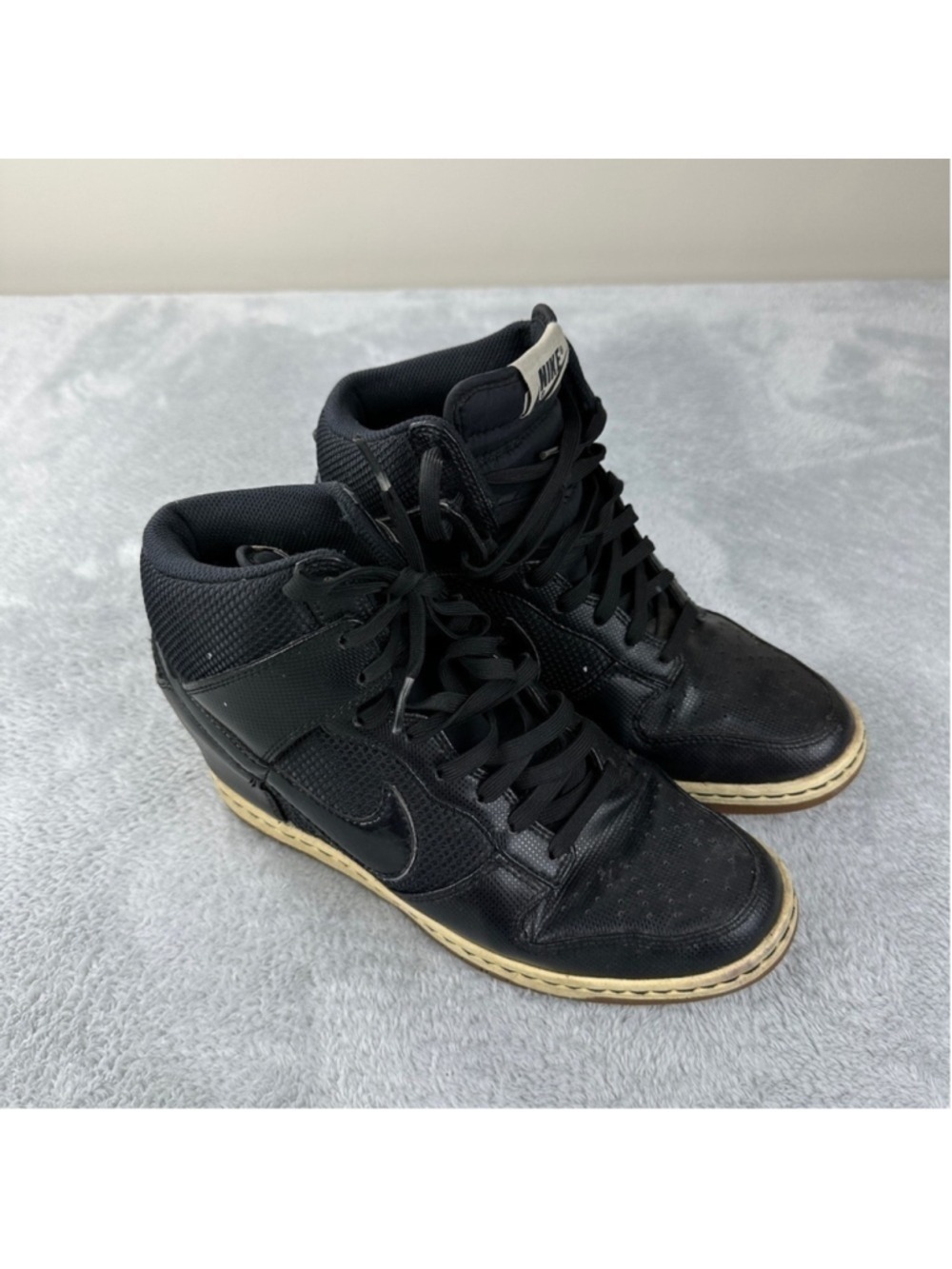 Nike Women Dunk Sky Hi Black Mesh Gum Size 9.5